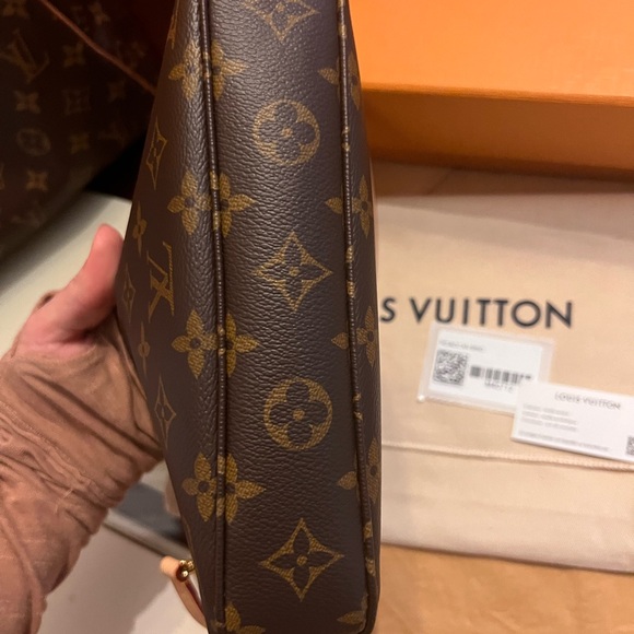 Authentic Louis Vuitton Pochette Accessories - Picture 2 of 8